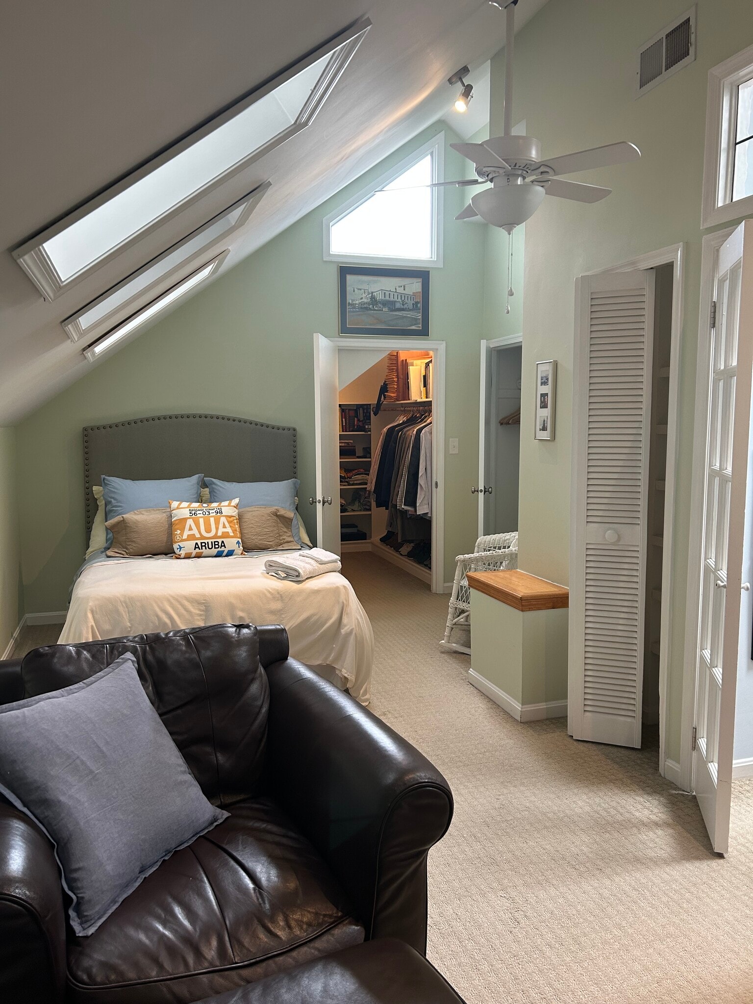 Upstairs bedroom with separate home office space - 1111 Van Buren St