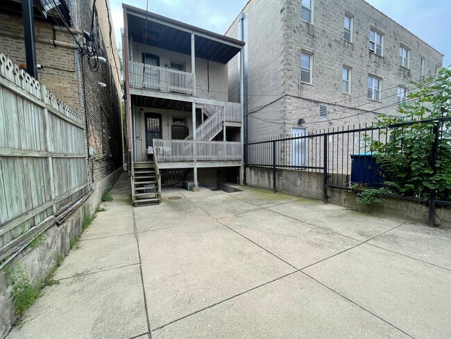 Building Photo - 1436 W Taylor St