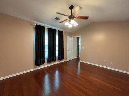 Building Photo - 118 Towering Pine Dr