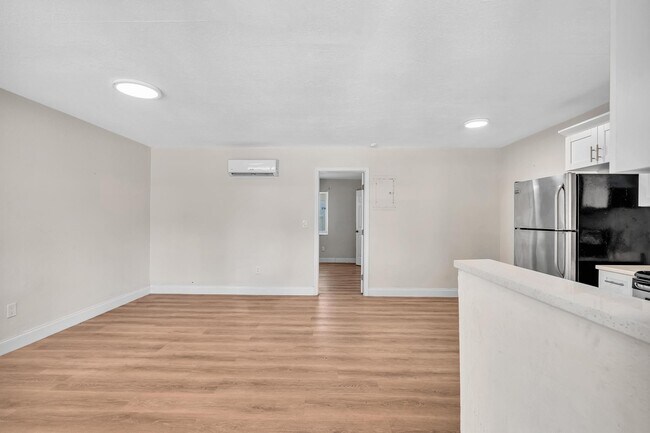 Building Photo - 800 Moffett St
