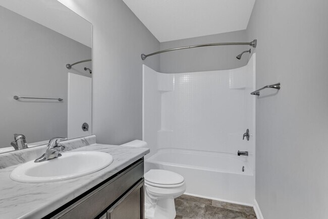 Building Photo - 4 bedroom 2.5 home located Huntington neighborhood close to Ft. Stewart