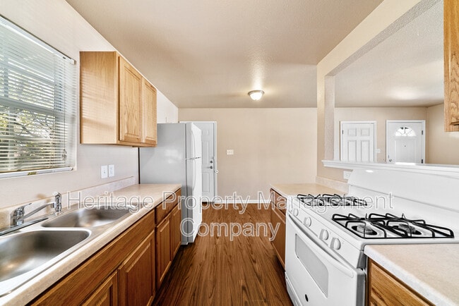 Building Photo - 1222 W Thorain Blvd