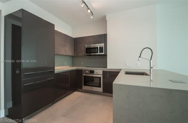 Building Photo - 1080 Brickell Ave