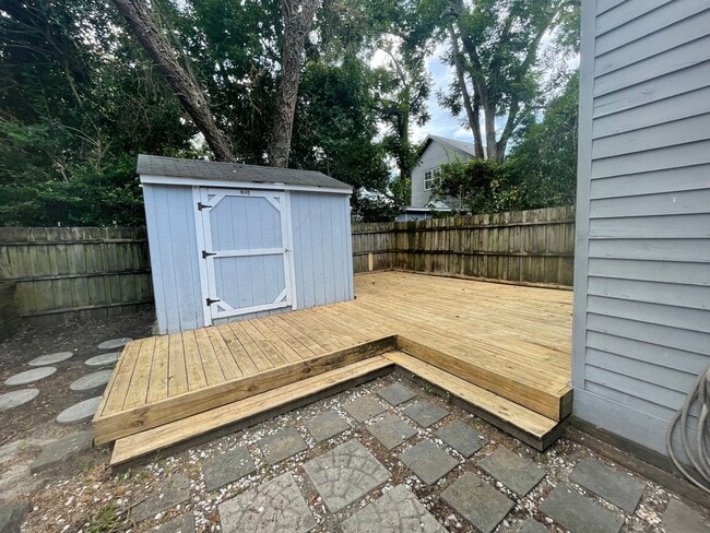Building Photo - Historic Downtown Wilmington Cottage