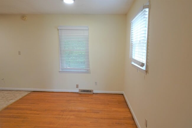 Building Photo - 325 Willow Oaks Dr