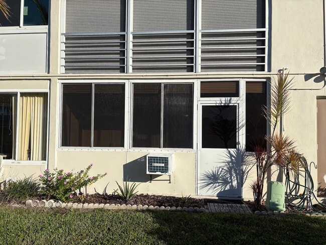 Building Photo - 61 Ashby B