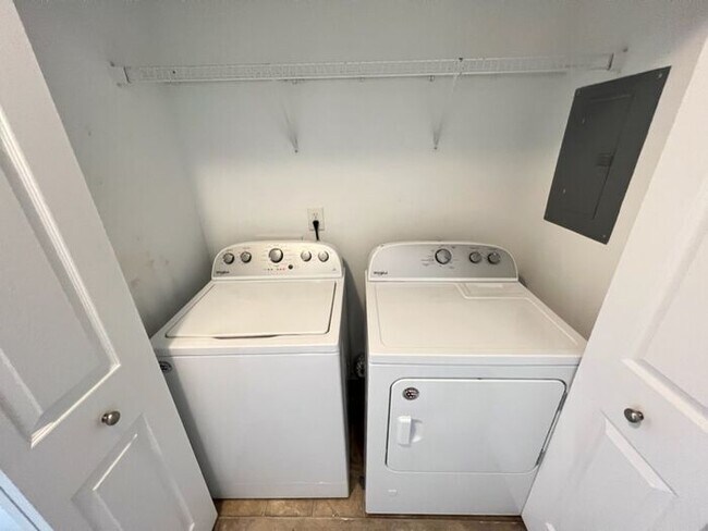 Building Photo - Fantastic 2 Bedroom Durham Townhouse