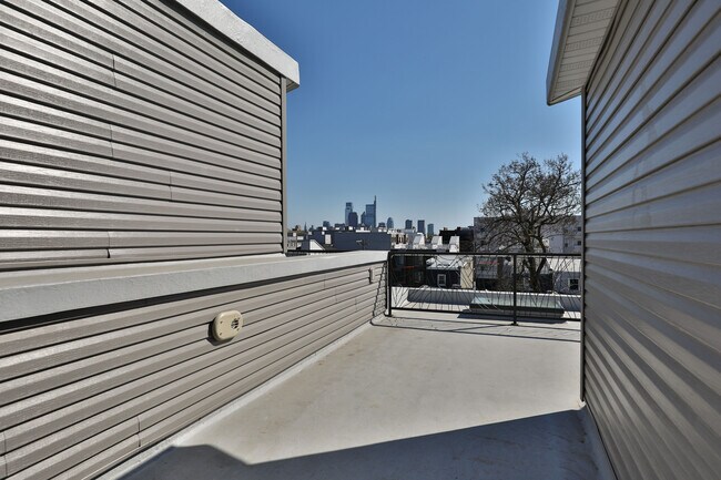 Building Photo - 2541 Turner St