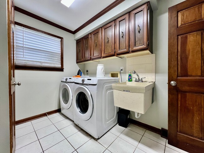 Building Photo - 7033 Willowood Dr