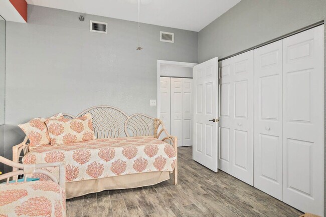 Building Photo - 110 Surfview Dr