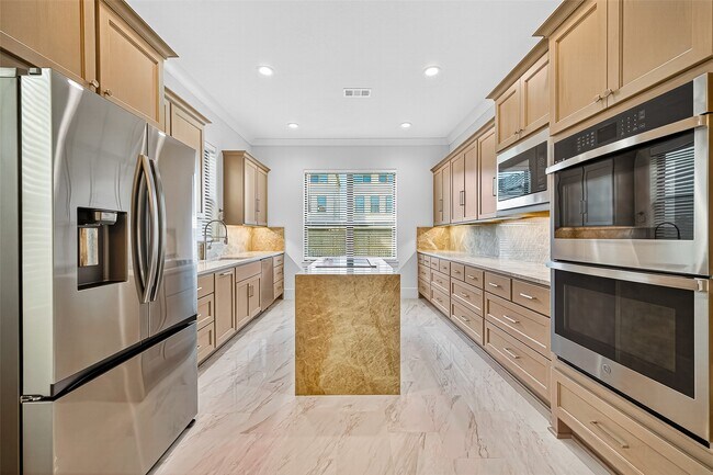 Building Photo - 2427 Camden Creek Ln