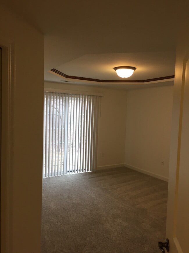 Building Photo - 2724 Hidden Dr