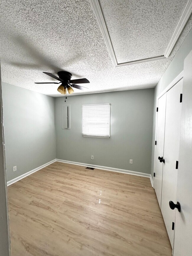 Building Photo - Beautiful Home With Storage Building
