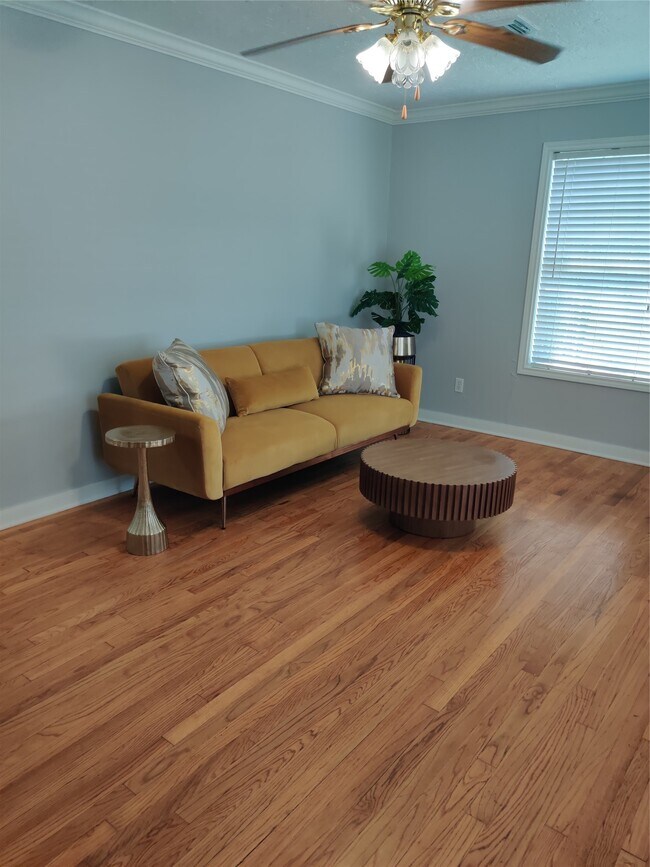 Building Photo - 919 Oak Meadows St