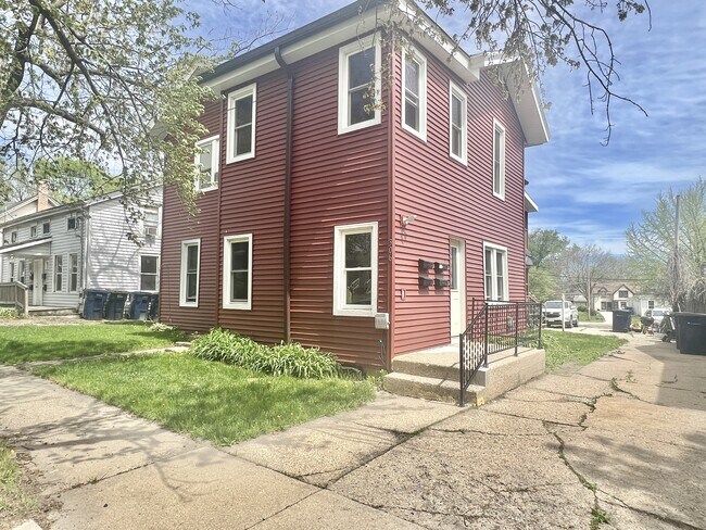 Building Photo - 306 N Academy St