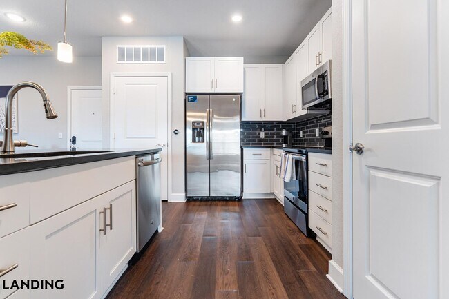 Building Photo - 918 Aventine Dr