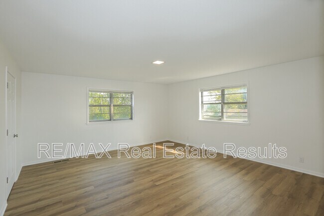 Building Photo - 1741 E 1st Ave