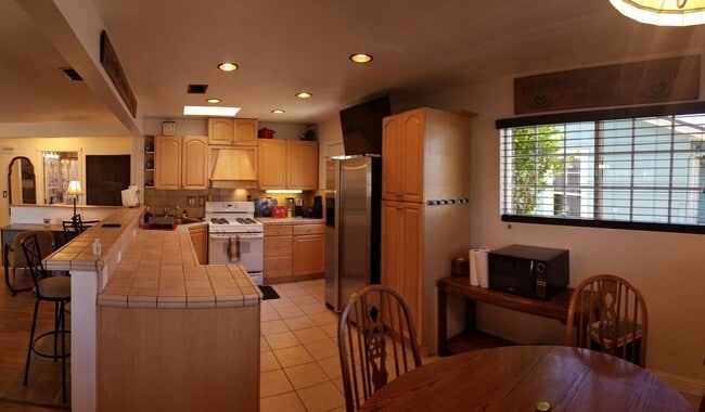 Building Photo - SLO Tropical Private Bungalow ideally located close to Cal Poly!