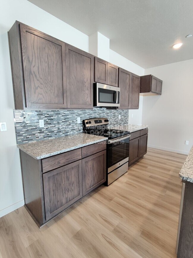 Building Photo - 3918 W 5th Pl