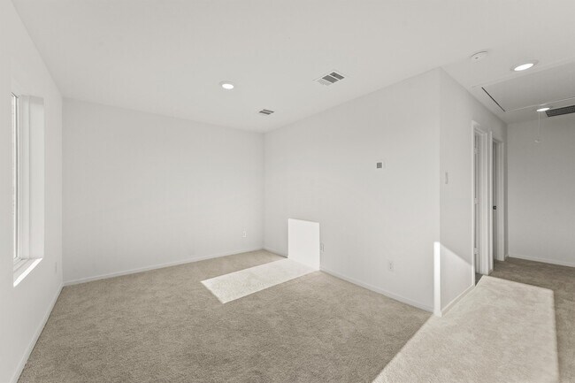 Building Photo - 3061 Sunrise Dr