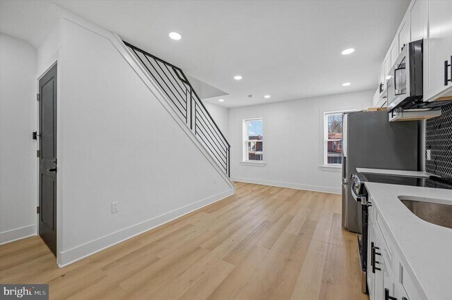 Building Photo - 1911 W Hunting Park Ave