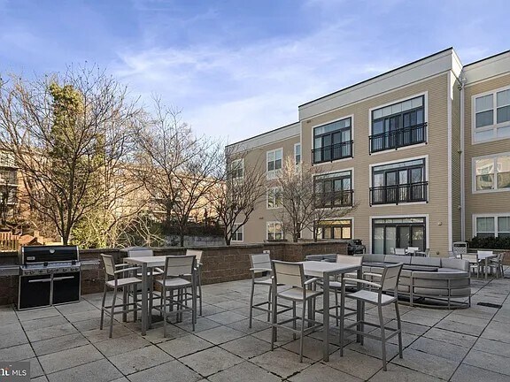 Building Photo - 989 S Buchanan St