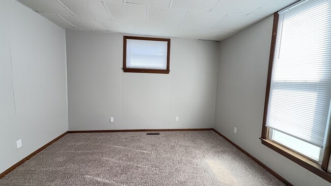 Building Photo - Beautiful Muncie Property!