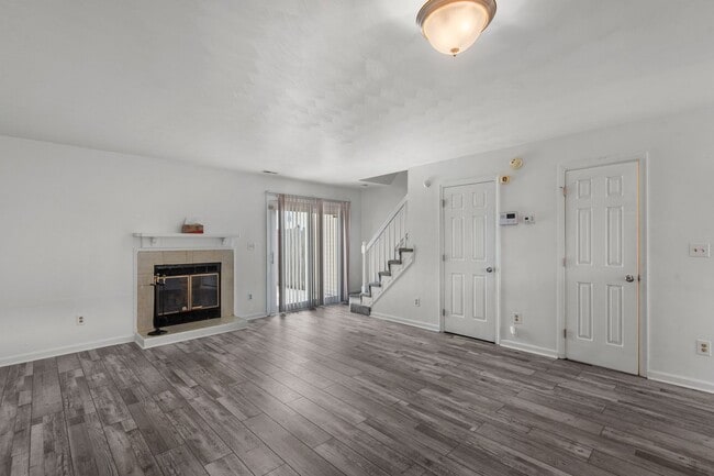 Building Photo - 1365 Longlac Rd