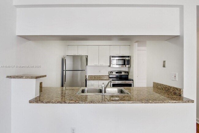 Building Photo - 1756 N Bayshore Dr