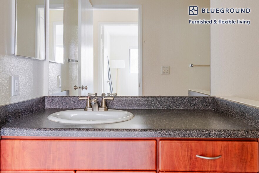 Building Photo - 1600 Villa St