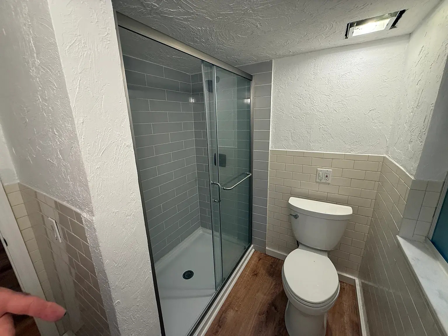 Bathroom (alt. view) - 2795 Riverside Dr