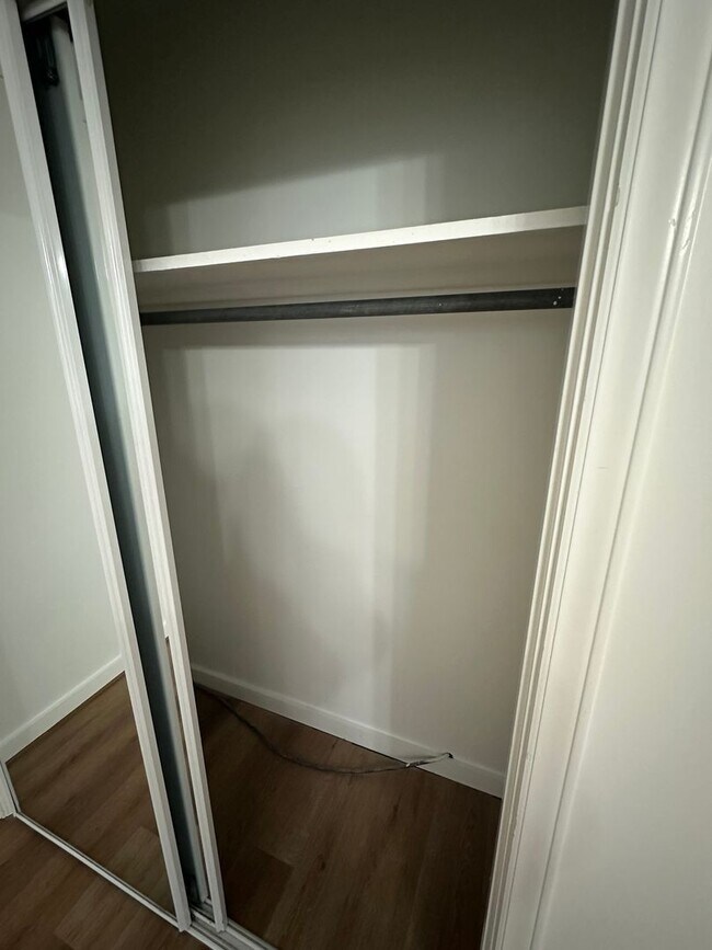 Building Photo - 722 Holly St