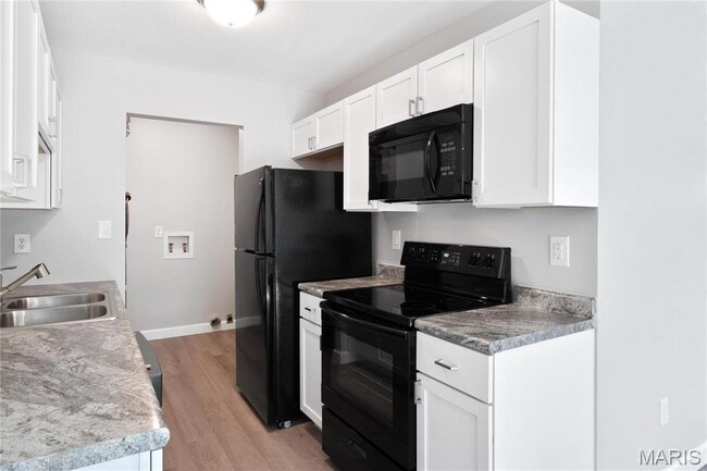 Building Photo - 701 Oak Hollow Ct