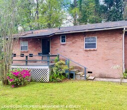 Building Photo - Cozy 2/1 duplex