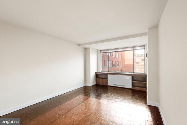 Building Photo - 1111 Arlington Blvd