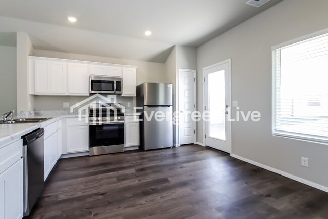 Building Photo - 2107 S Lakin Ln