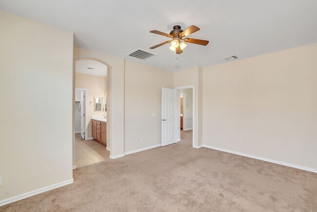 Building Photo - Great Queen Creek Location!