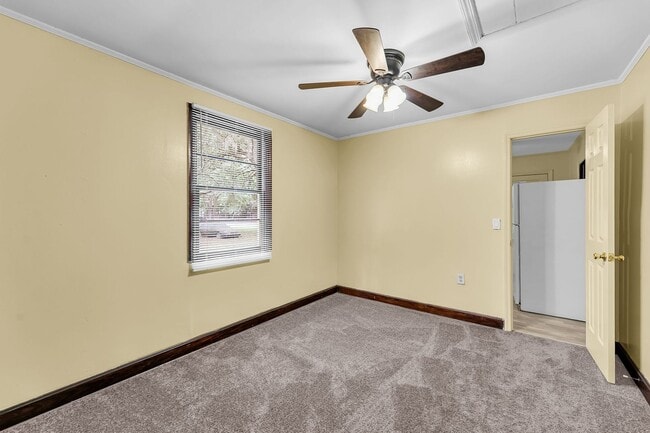 Building Photo - Quiet Coastal Home
