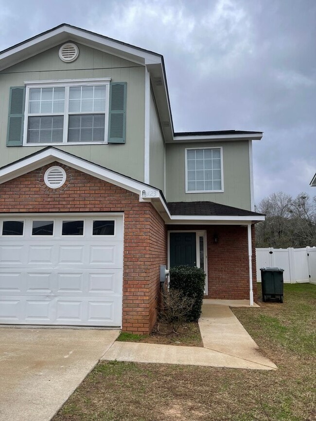 Primary Photo - Dunwoody Townhomes - End Unit!