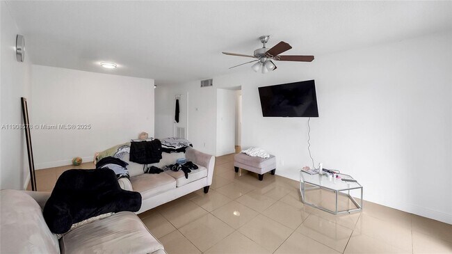 Building Photo - 4200 NW 3rd Ct