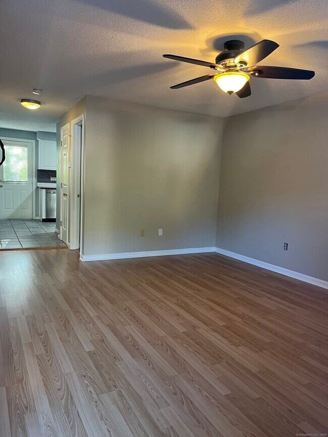 Building Photo - 67 Brentwood Dr