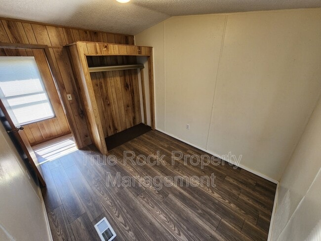 Building Photo - 10916 County Rd 1515