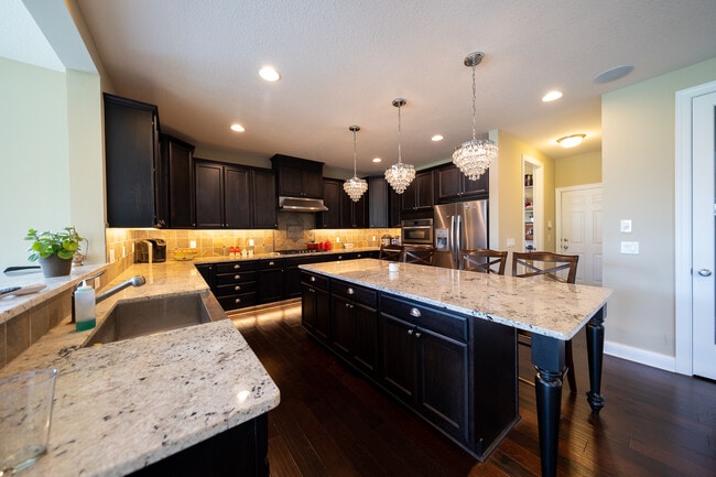 Building Photo - 727 Aster Rd