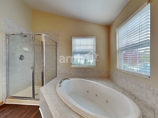 Building Photo - 1300 Broadlawn Dr