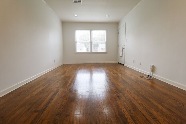 Building Photo - Beautiful Brookside duplex unit - NO PETS