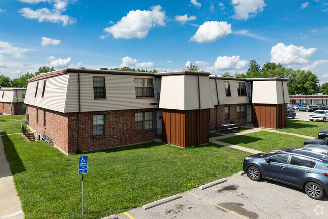 Building Photo - The Villas