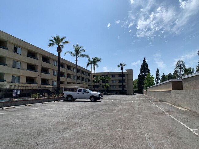 Building Photo - GREAT & SPACIOUS 2BD 2BA FOR LEASE!