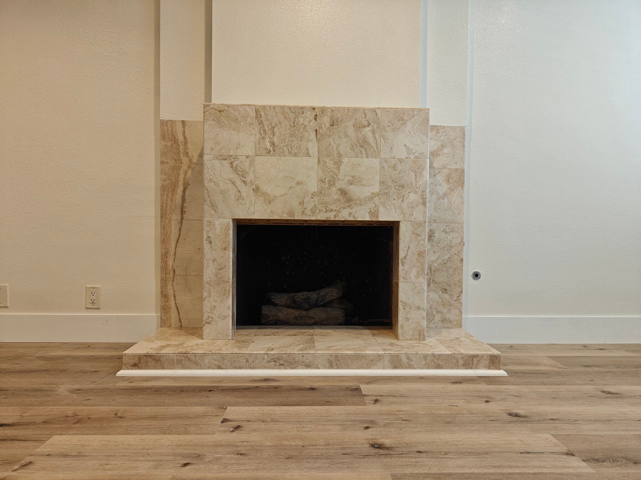 Building Photo - 15192 Tungwood St