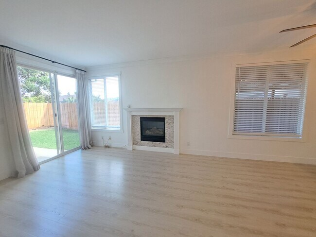 Building Photo - 472 Somerville Cir