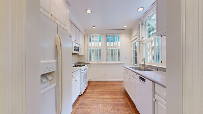 Building Photo - 941 Lombard St